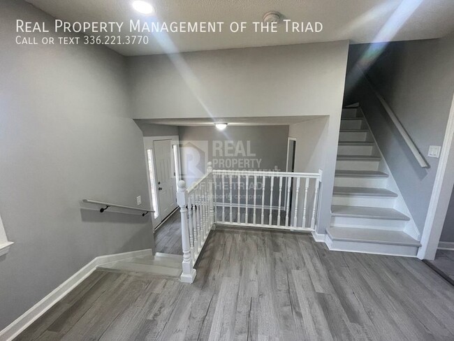 Building Photo - Rare Find 3bd/3ba + Bonus Room Home in Kin...
