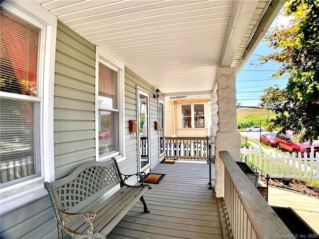 Foto del edificio - 218 Hough Ave