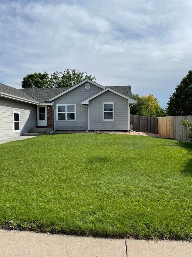 Primary Photo - 4 Bed 2.5 Bath Home in Windsor
