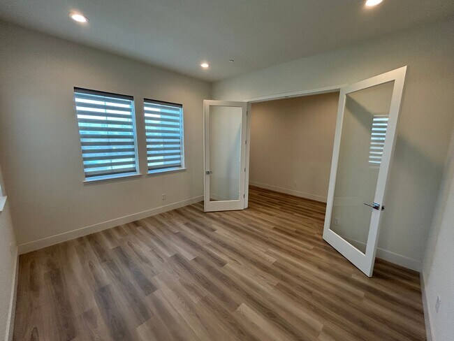 Foto del edificio - Spacious 4 Bed 2.5 Bath Home in Ellis with Solar!