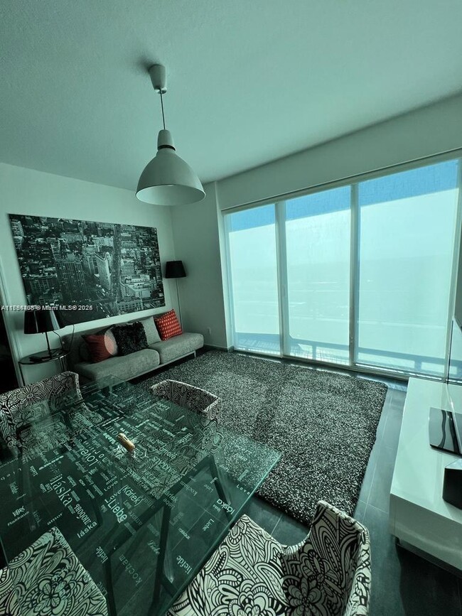 Foto del edificio - 60 SW 13th St