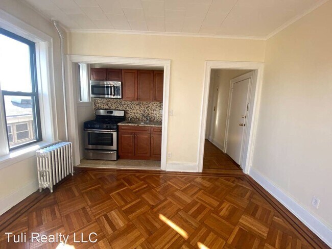 Building Photo - 23-25 W 33rd St