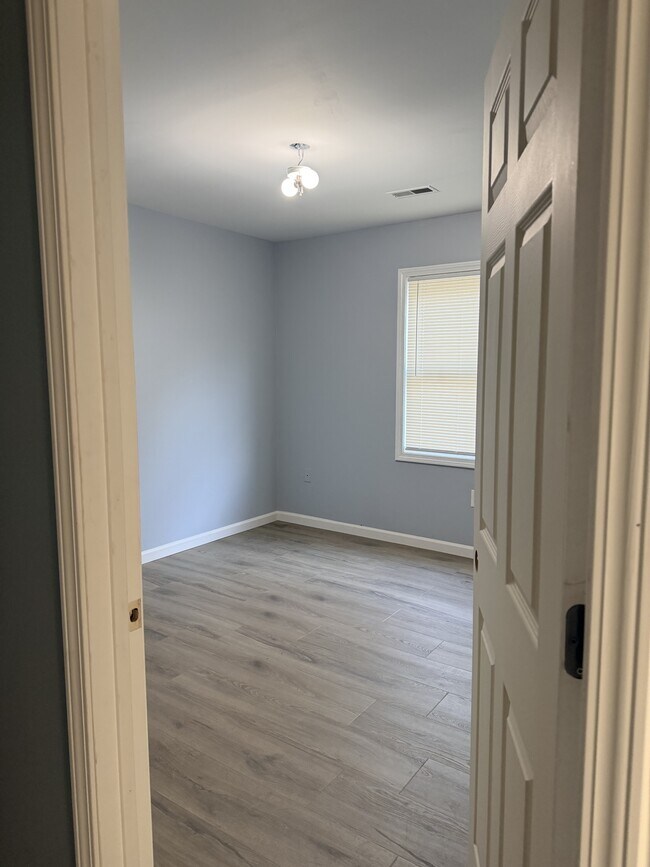 Building Photo - 23812 Columbus Ave