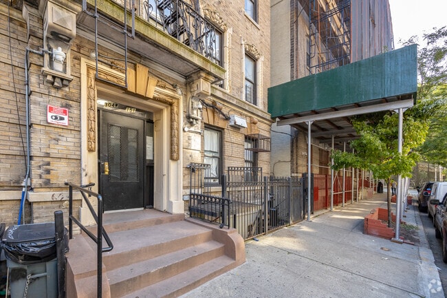 Entrance - 304 W 151st St