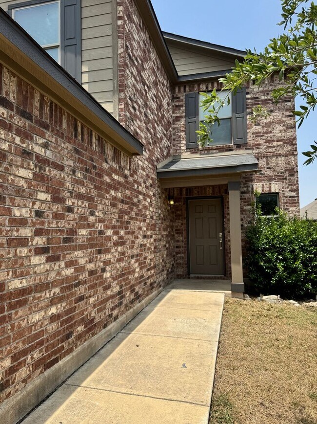 Foto del edificio - Ready for Move In! Spacious 4 bedroom 3 ba...