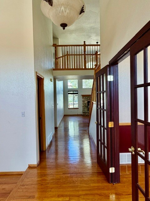 Building Photo - 1112 Meadow Oaks Dr