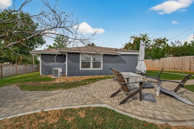 Foto del edificio - 802 Nashua St