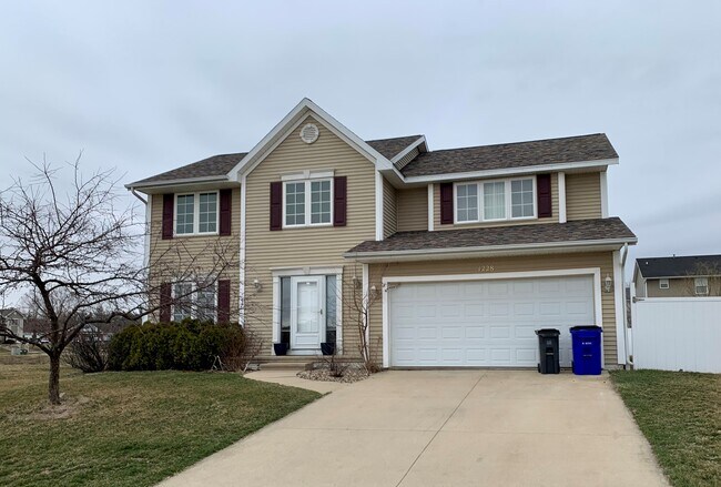 Building Photo - 1228 Rolling Creek Dr NE