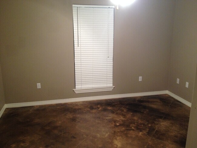 Building Photo - 43160 Pell Ct