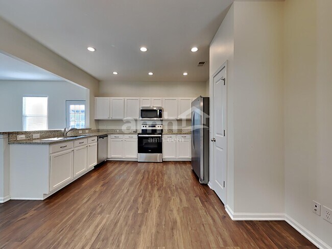 Foto del edificio - 405 Ridgedale Rd