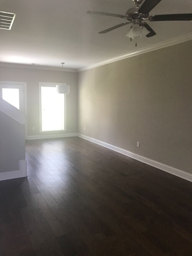 Foto del edificio - 4 Bed/4.5 Bath Townhouse at West End