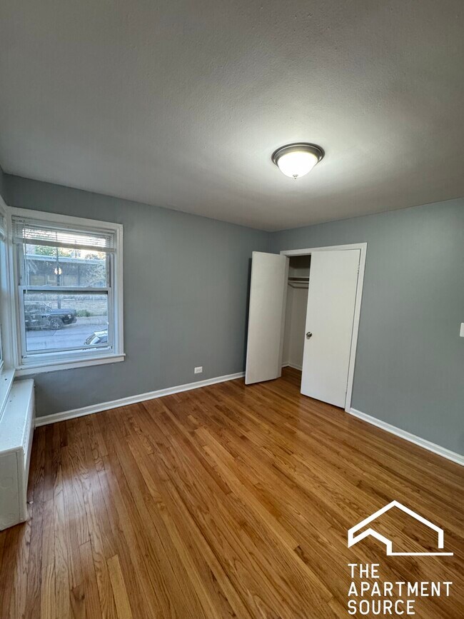 Photo - 6733 N California Ave Apartment