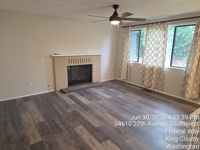 Foto del edificio - Federal way split level home - 3 bedrooms 2 bathrooms, AC, RV parking, EV Chargers and more, Avai...
