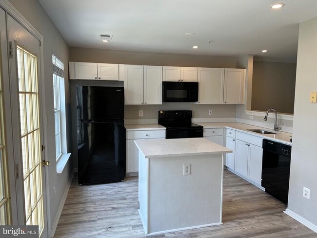 Building Photo - 1655 Fallowfield Ct