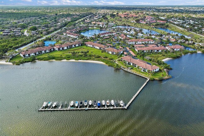Foto del edificio - 6101 SE Landing Way
