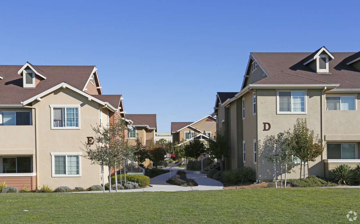 Building Photo - Rogge Village Apartments