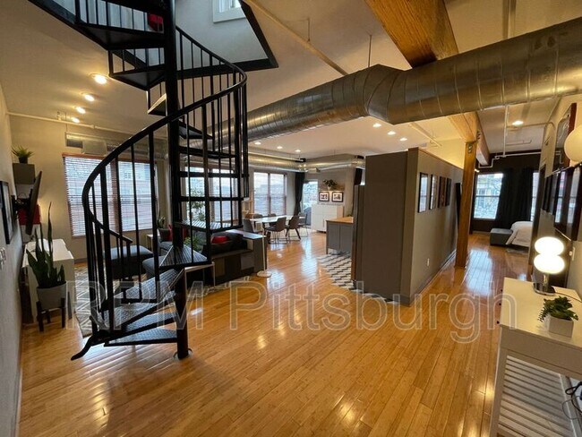 Building Photo - 1536 Colwell St