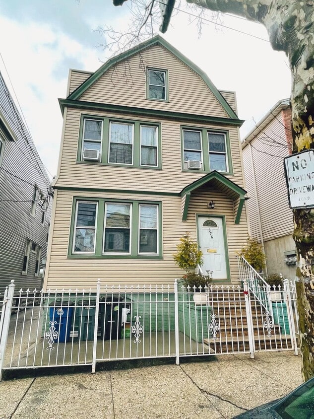 376 Union St Unit 1, Jersey City, NJ 07304 Condo for Rent in Jersey