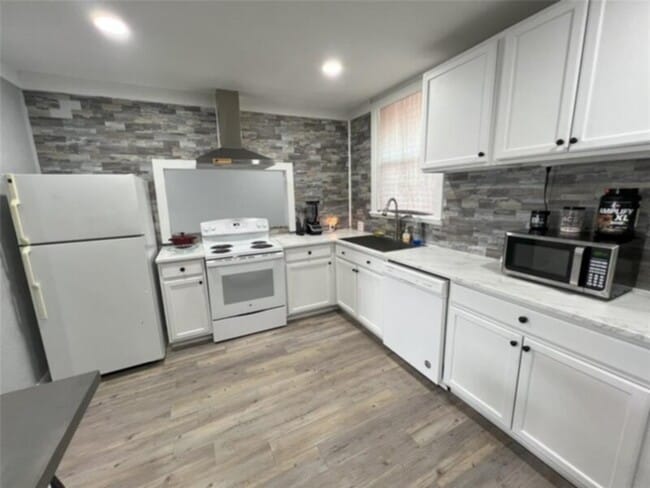Building Photo - 128 Skyview Terrace