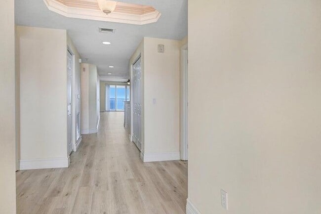 Building Photo - 480 Sail Ln