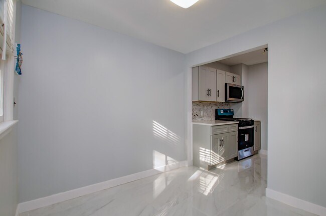 Foto del edificio - 145 Custer Ave
