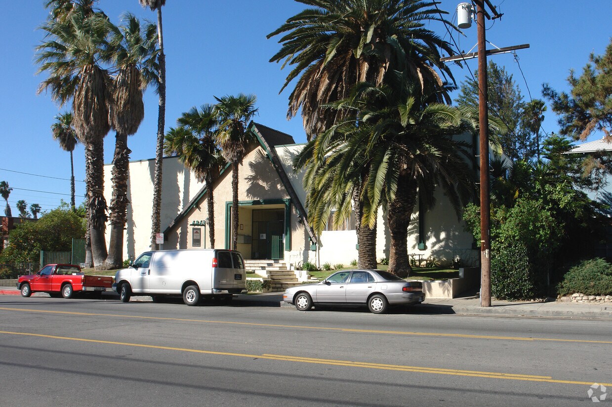Building Photo - 6861 Hazeltine Ave