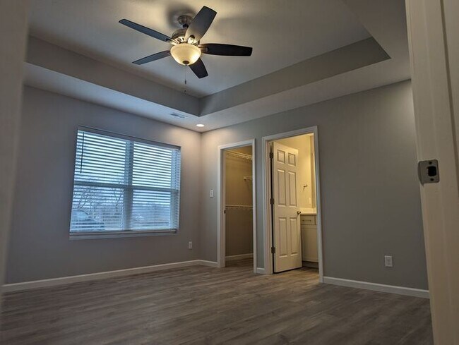 Foto del edificio - East Side Terre Haute - 4 Bedroom, 2 Baths, 2 Car Garage Home!