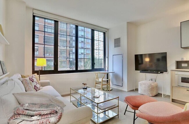 Foto del edificio - 1425 Hudson St