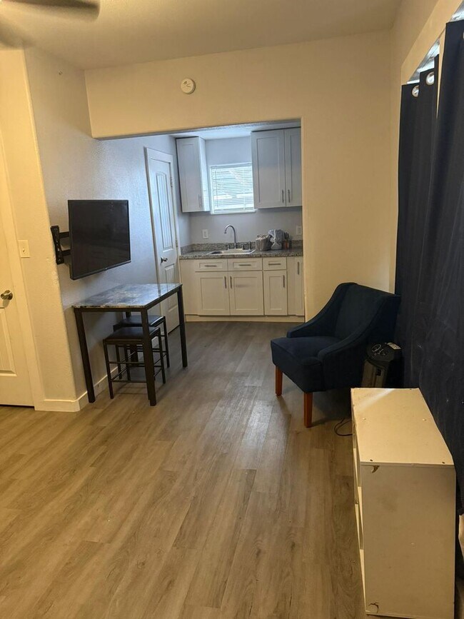 Foto del edificio - 2460 North St