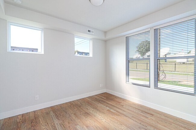 Building Photo - Luxury New Construction Townhome in Bryant...