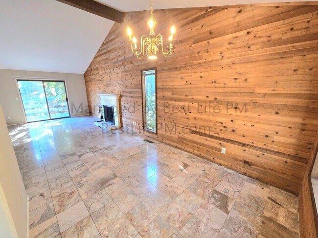 Foto del edificio - 9 Mountain Cir