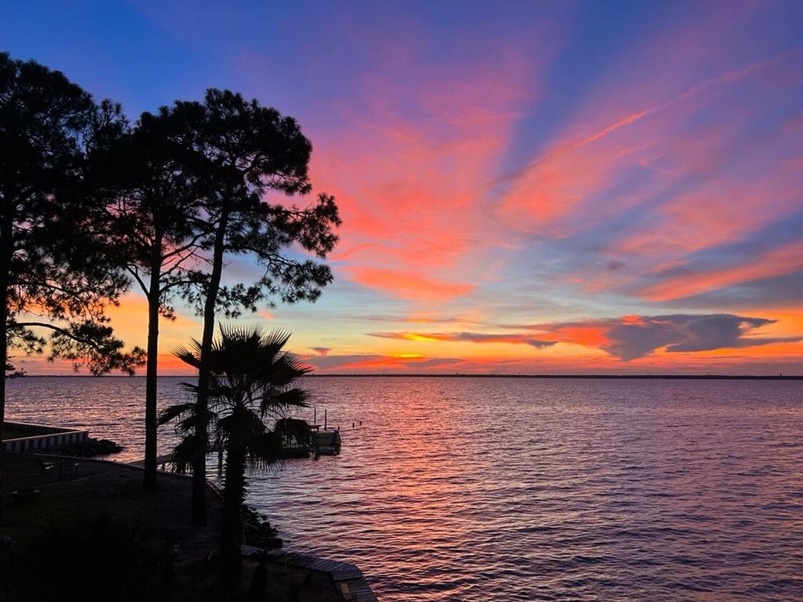 Primary Photo - Beautiful 3B/3.5B Waterfront Fully Furnished Home available for Long-Term Rental!