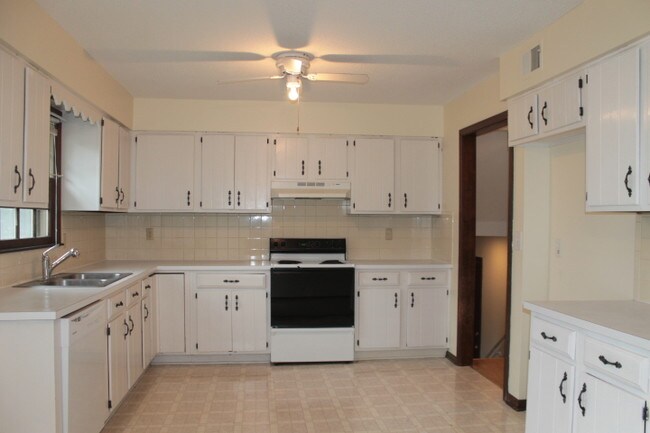 Building Photo - 1711 S Taylor Ct