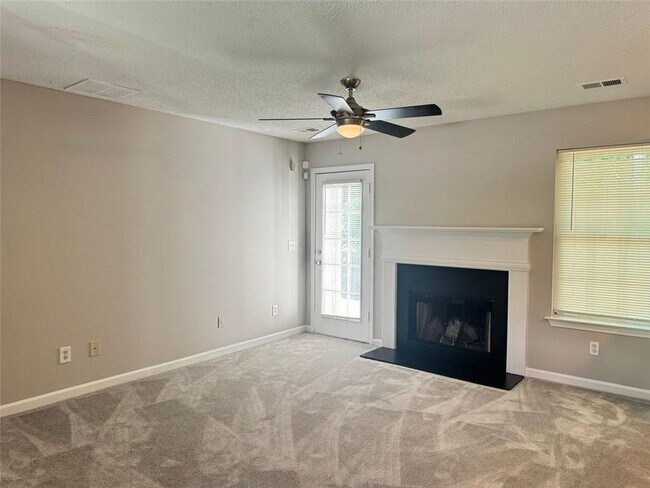 Building Photo - 4044 Robin Cir