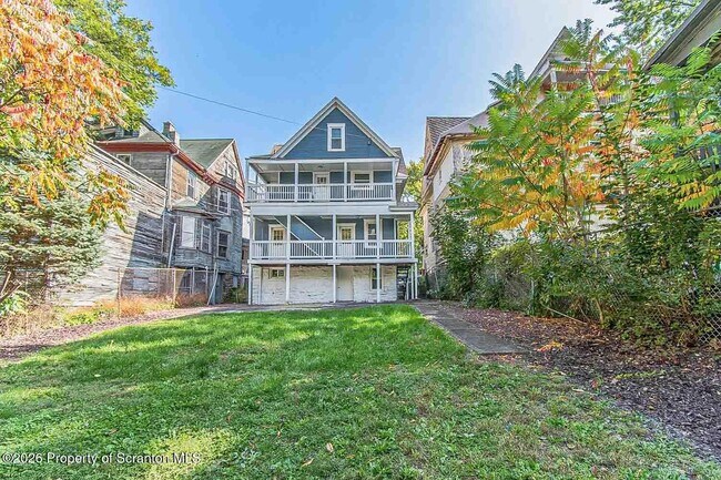 Foto del edificio - 815 Monroe Ave