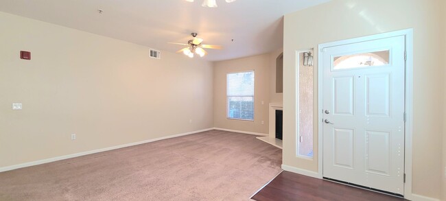 Foto del edificio - LUXURIOUS 1 STORY CONDO IN NATOMAS W/ ON-S...