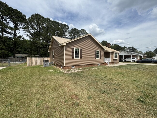 Building Photo - 4810 Lakeview Rd
