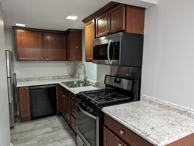 Foto del edificio - 723 Whitcomb St