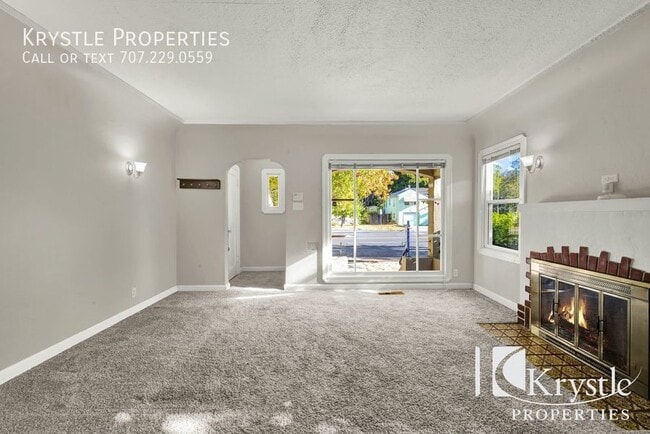 Building Photo - Beautifully updated Vallejo gem with centr...