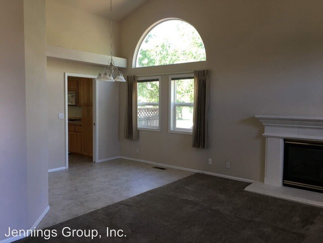 Building Photo - 3 br, 2 bath Apartment - 534 Naismith