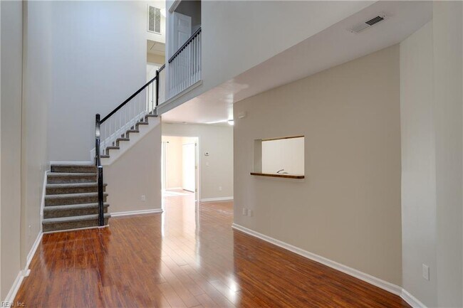 Foto del edificio - 707 Aylesbury Dr