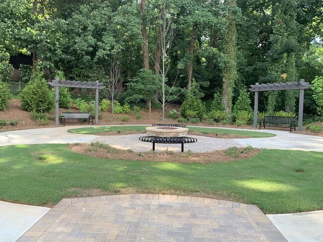 Building Photo - 1344 N Cliff Valley Way NE