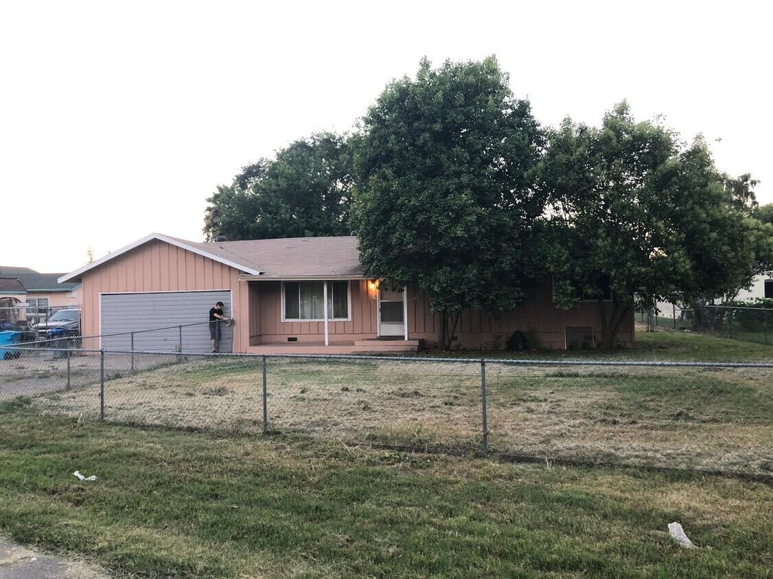 1081 Laurel Ave, Olivehurst, CA 95961 House Rental in Olivehurst, CA
