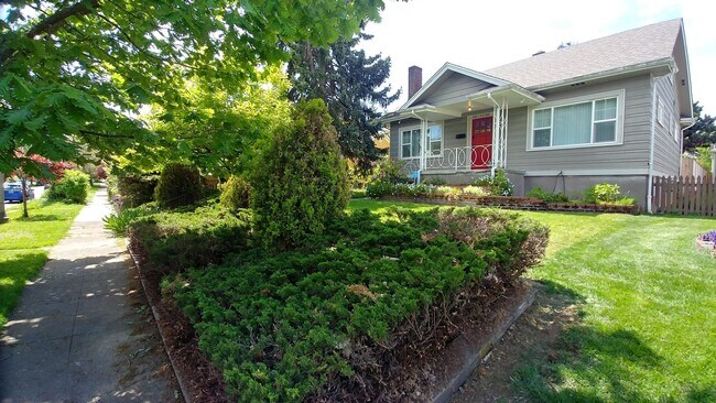 Building Photo - Livingston-Halliday 4016-4018#