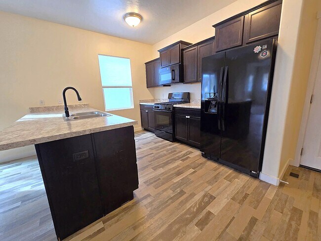 Foto del edificio - 34 E Legacy Pkwy