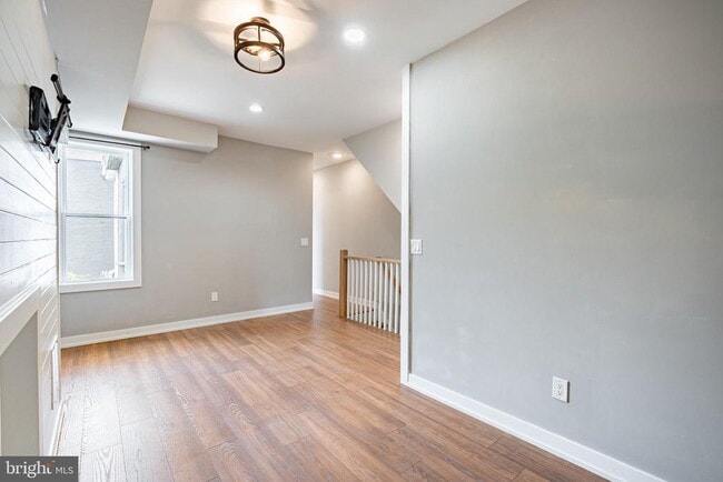 Building Photo - 168 Green Ln
