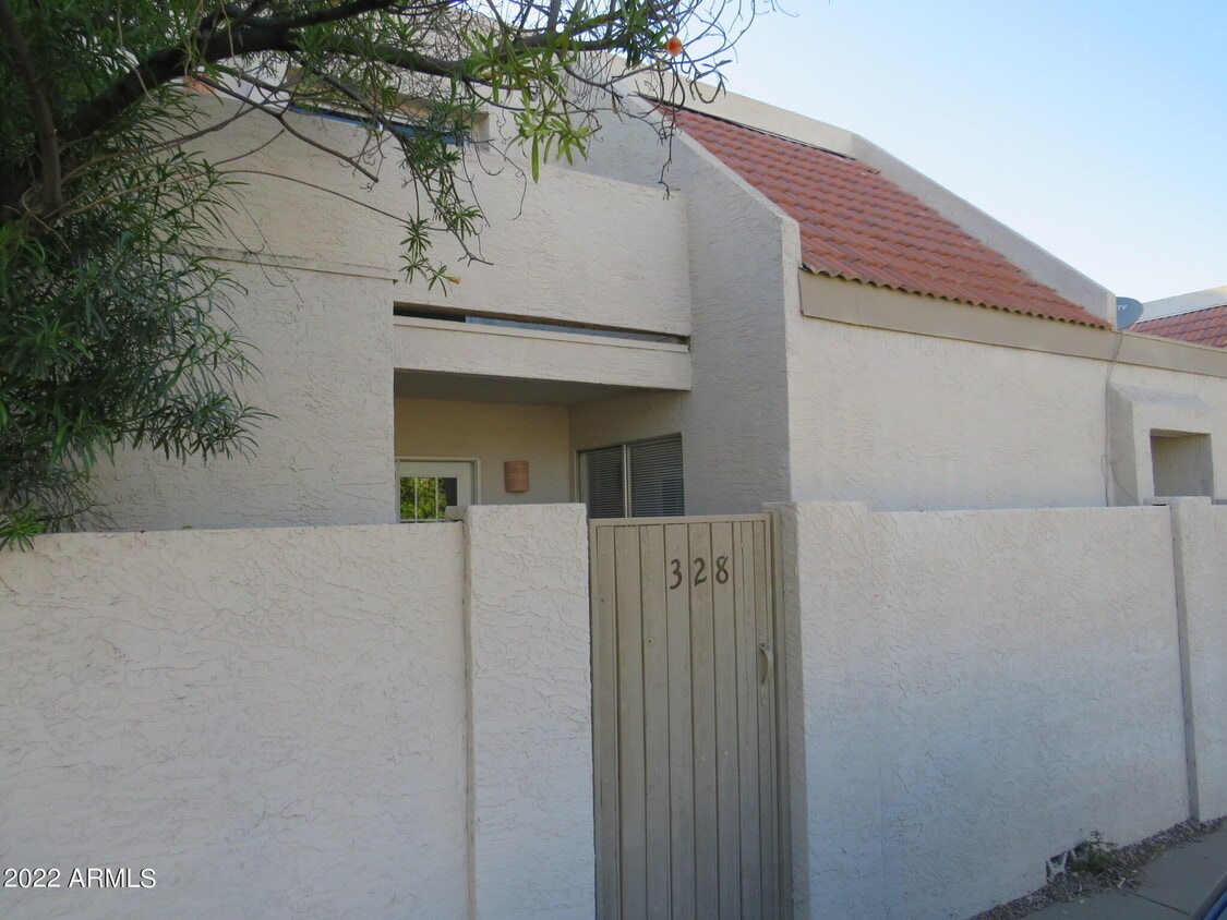 Primary Photo - 1342 W Emerald Ave