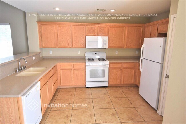 Foto del edificio - 6424 Lonesome Lake St