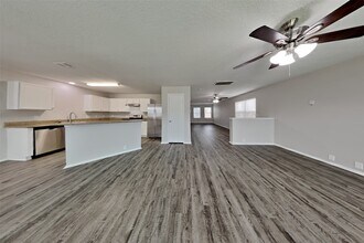 Building Photo - 14906 Sugarhollow Dr