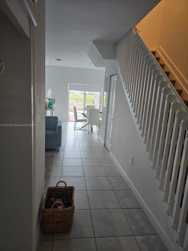 Foto del edificio - 2328 NW 125 St